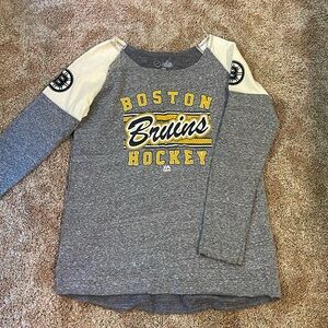 Women’s Boston Bruins Hockey long sleeve sweater.